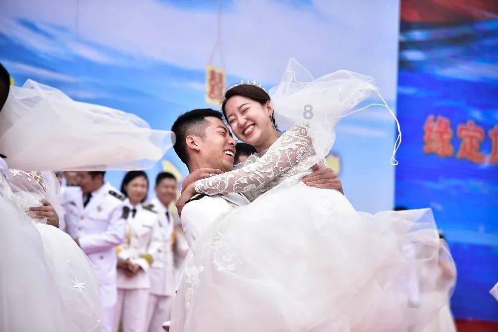 讲讲看，平胸妹子夏天该如何穿搭？游戏画面