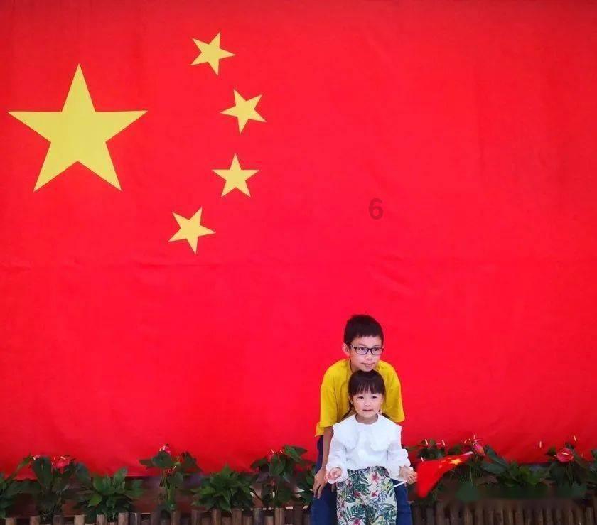 制作人发《狼殿下》幕后照,肖战王大陆拥抱,疾冲渤王组新CP