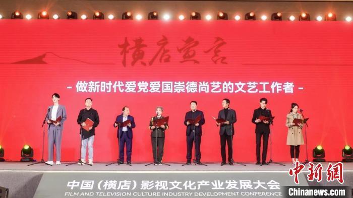 齐秦四川商演捞金，穿紧身衣挺大肚腩，为何混到这种地步？游戏画面