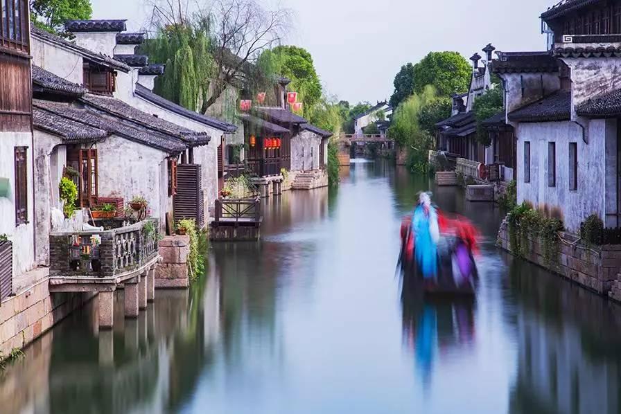瑞丽医美(02135)授出购股权合共4863.05万股